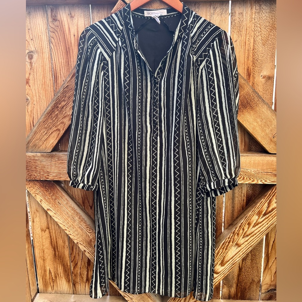 BCBG Black & White Tribal Design Dress SZ M 19” Chest, 17” Sleeve, 34” Length